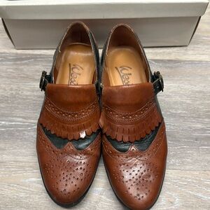 Westies loafer style Almond Toe Brown Tones Size 6M Buckle close leather